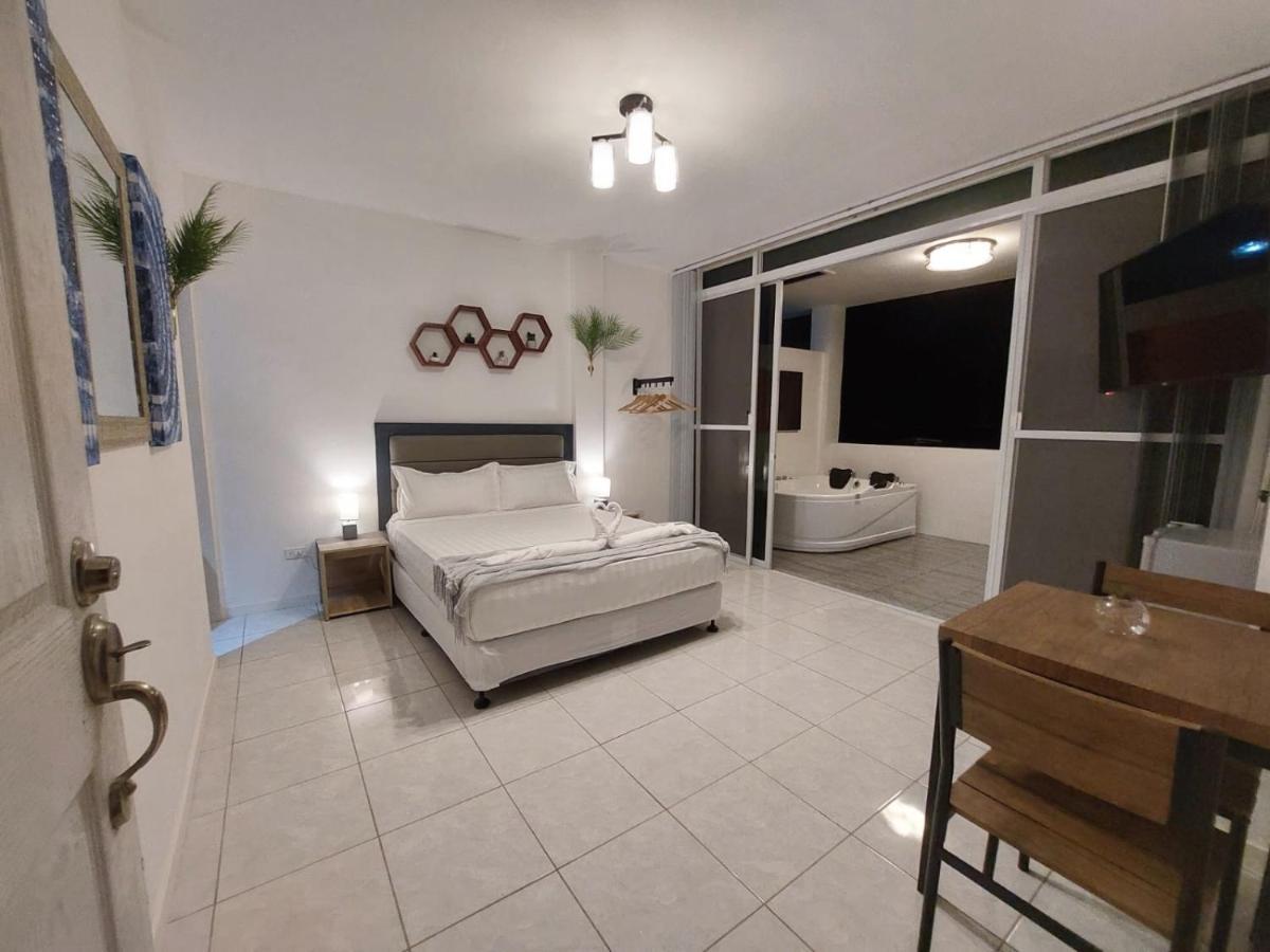 Bonsai Jacuzzi Suites パングラオ エクステリア 写真