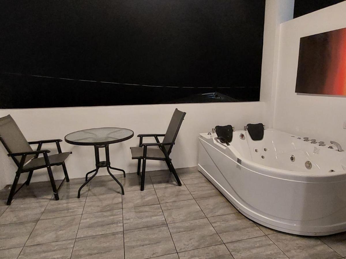 Bonsai Jacuzzi Suites パングラオ エクステリア 写真