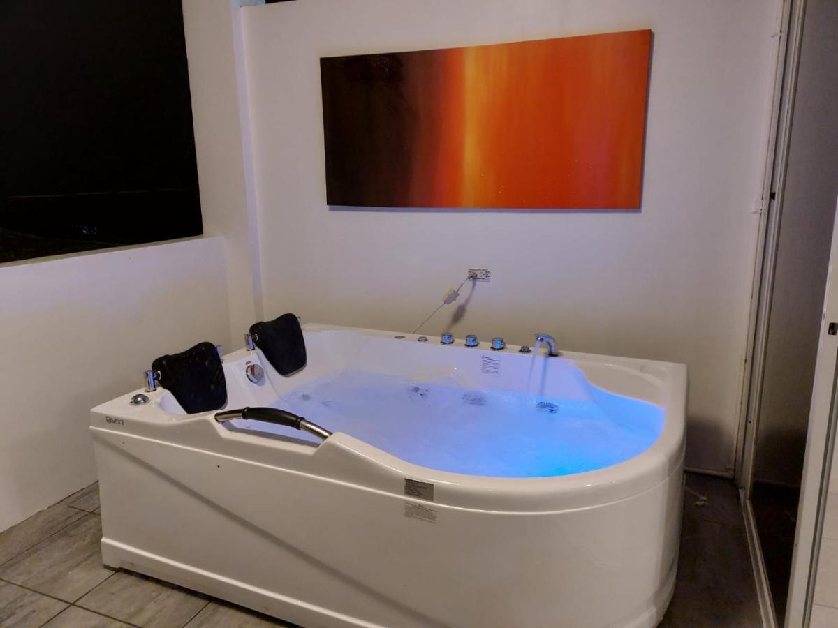 Bonsai Jacuzzi Suites パングラオ エクステリア 写真