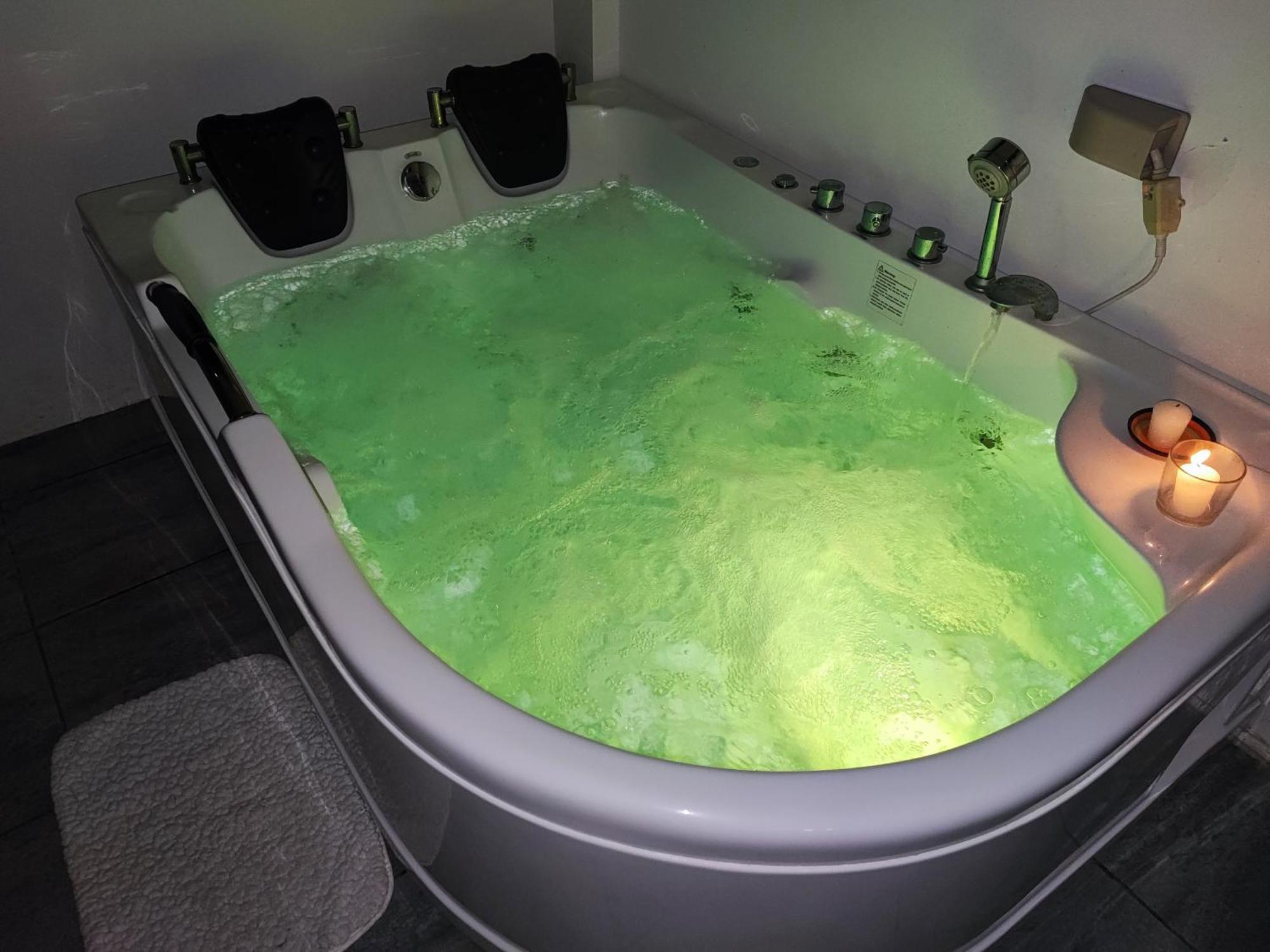Bonsai Jacuzzi Suites パングラオ エクステリア 写真
