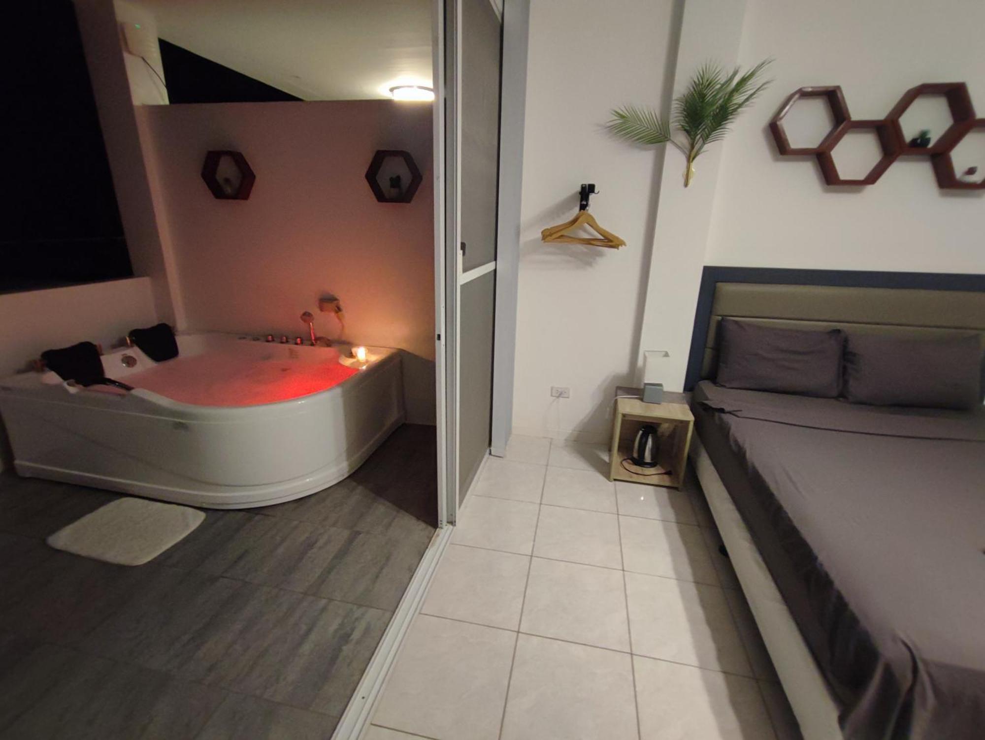 Bonsai Jacuzzi Suites パングラオ エクステリア 写真