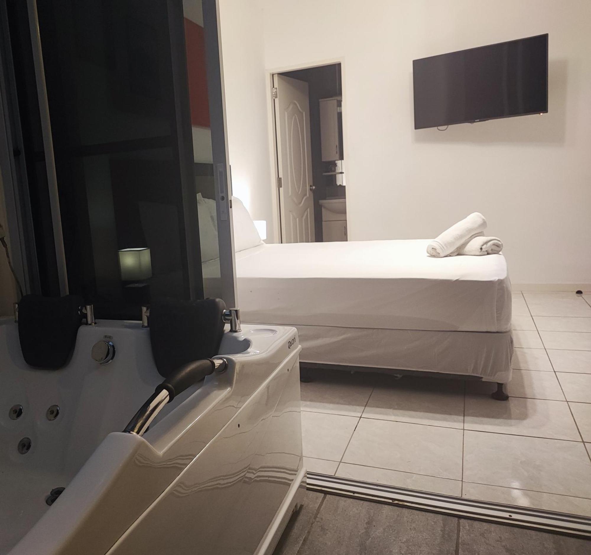 Bonsai Jacuzzi Suites パングラオ エクステリア 写真